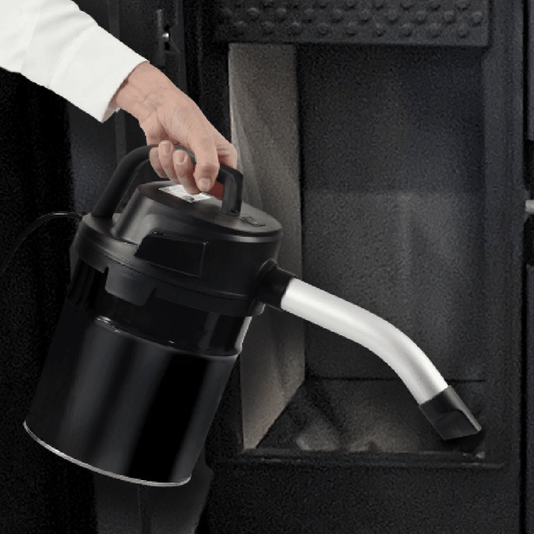 Aspirateur à main Granul Mini en acier noir, capacité 4 litres, pour le nettoyage efficace des cendres et résidus d’appareils de chauffage